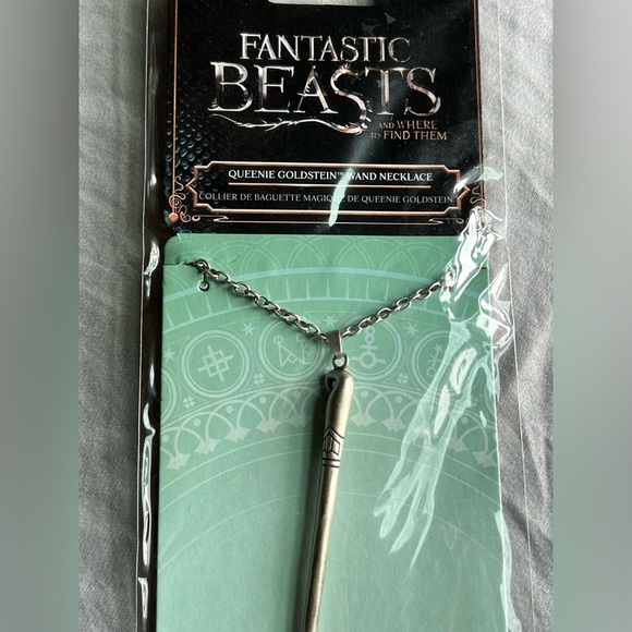 Fantastic Beasts Queenie Goldstein Wand Necklace (NWT) - Picture 4 of 6